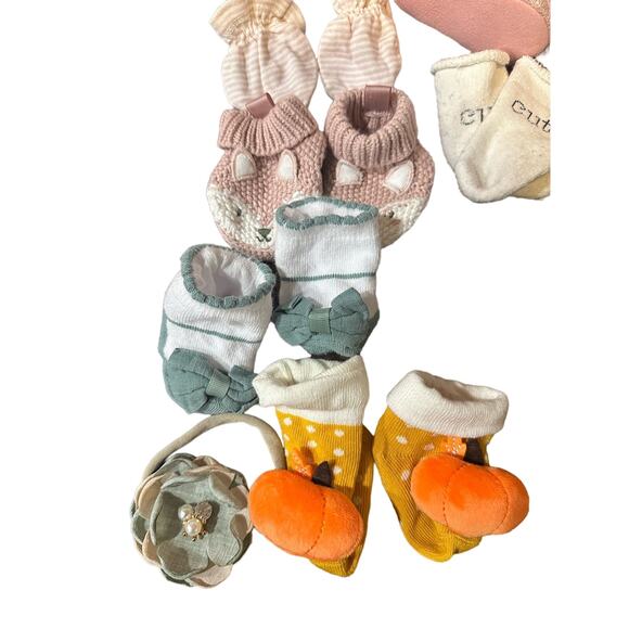 Newborn to 6M Baby Boots, Booties and Socks Bundle - Picture 4 of 11